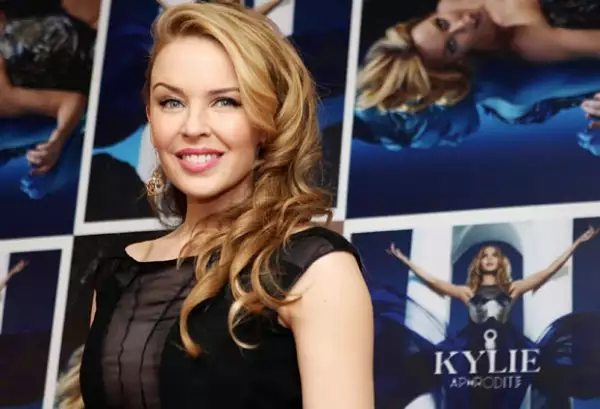 La cantante australiana apoya a las parejas lésbico gay.