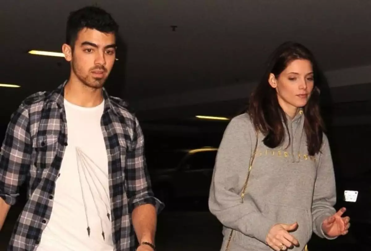 El cantante del grupo Jonas Brothers y la actriz de Twilight, quienes hasta hace unos días parecían felices juntos, decidieron terminar su relación.