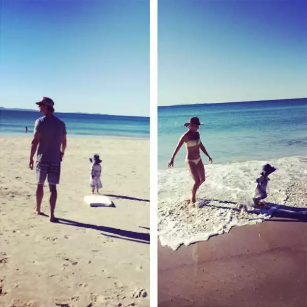 Una de las ventajas de vivir en California es que la familia puede salir a pasear por la playa.