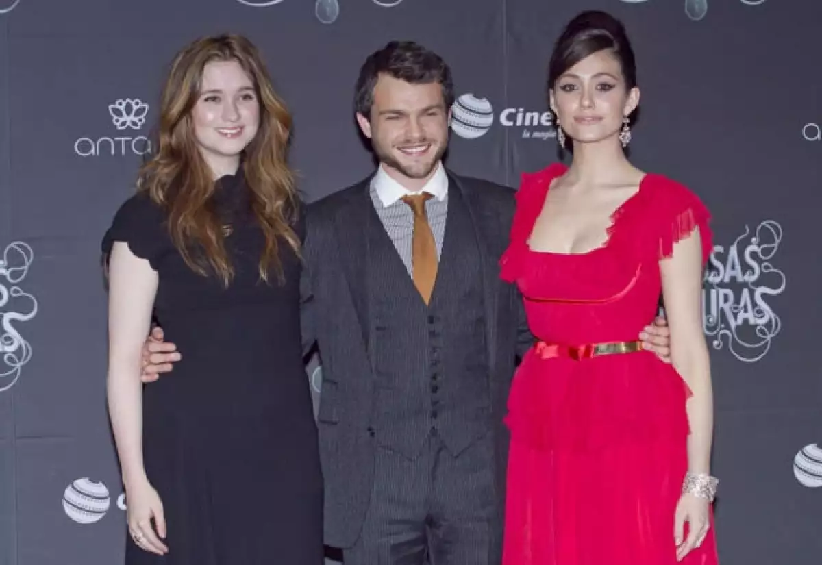 Ayer por la noche se estrenó el México la primera parte de la saga “Dieciséis lunas”, en donde vimos a los protagonistas, Alice Englert, Alden Ehrenreich y Emmy Rossum.