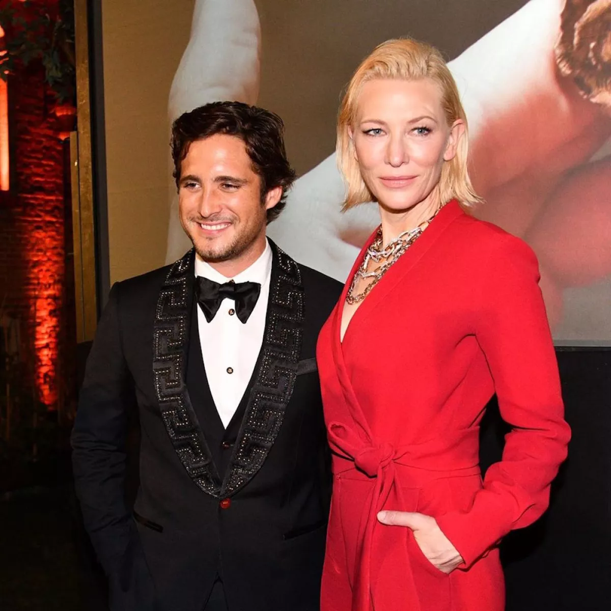 diego-boneta-cate-blanchet.jpg