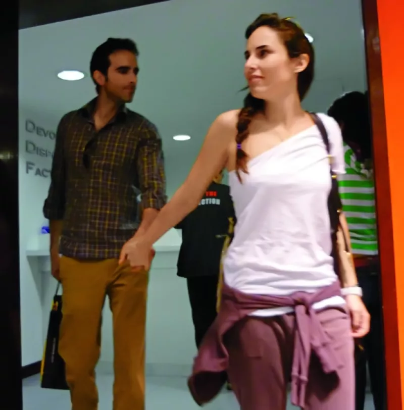 La actriz fue vista en Perisur mientras compraba productos de belleza para ella y su acompañante, el actor Arturo Barba.