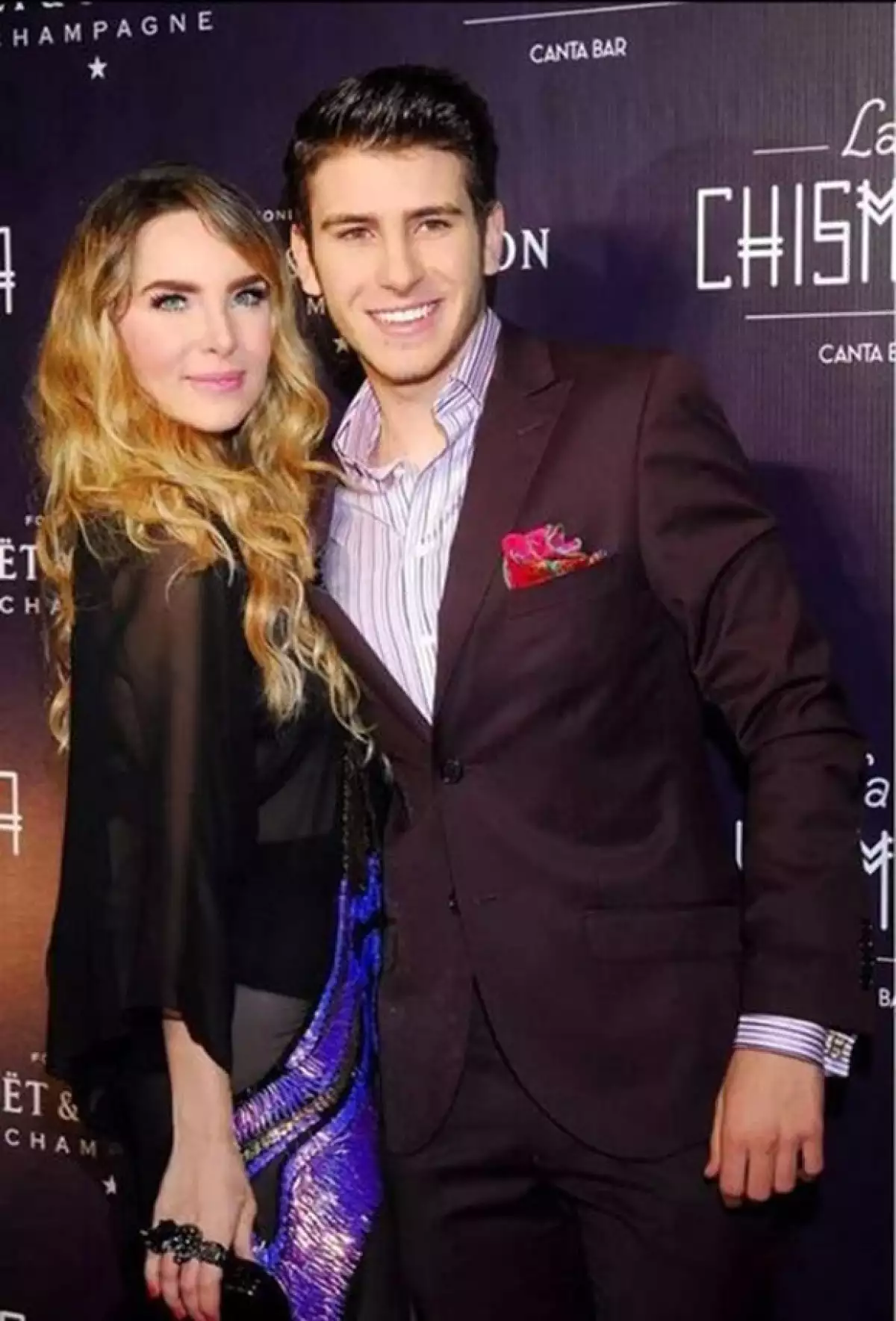 La cantante se dejó ver con dos cambios de vestuario, éste es un diseño Gucci.