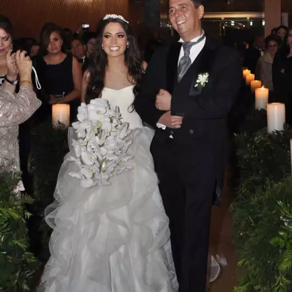 La novia Maria Fernanda Villalobos y su padre Enrique Villalobos Gómez