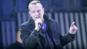 El cantante presentó el recopilatorio "Bosegrafía 1986-2005", un cofre para coleccionistas que incluye toda su discografía de las últimas dos décadas.