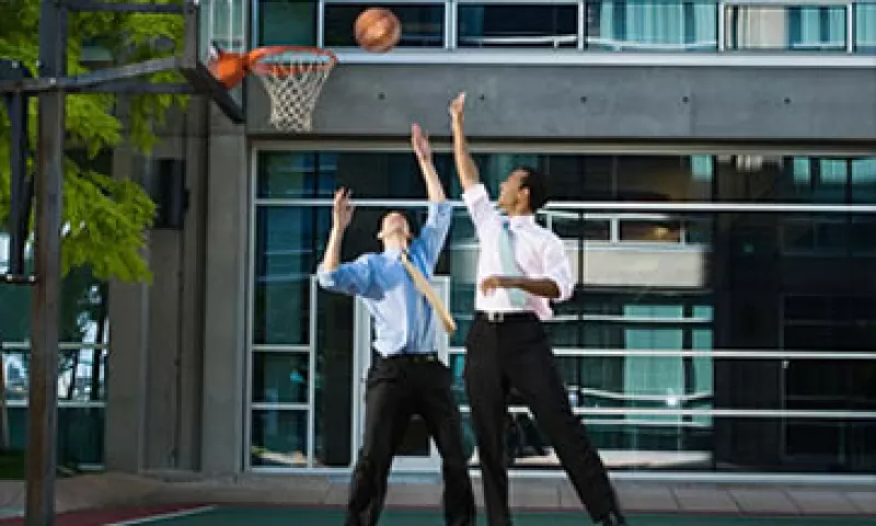 Apartarse de los esquemas de juego es una estrategia del basquetbol que se puede aplicar a los negocios. (Foto: Cortesía Fortune)