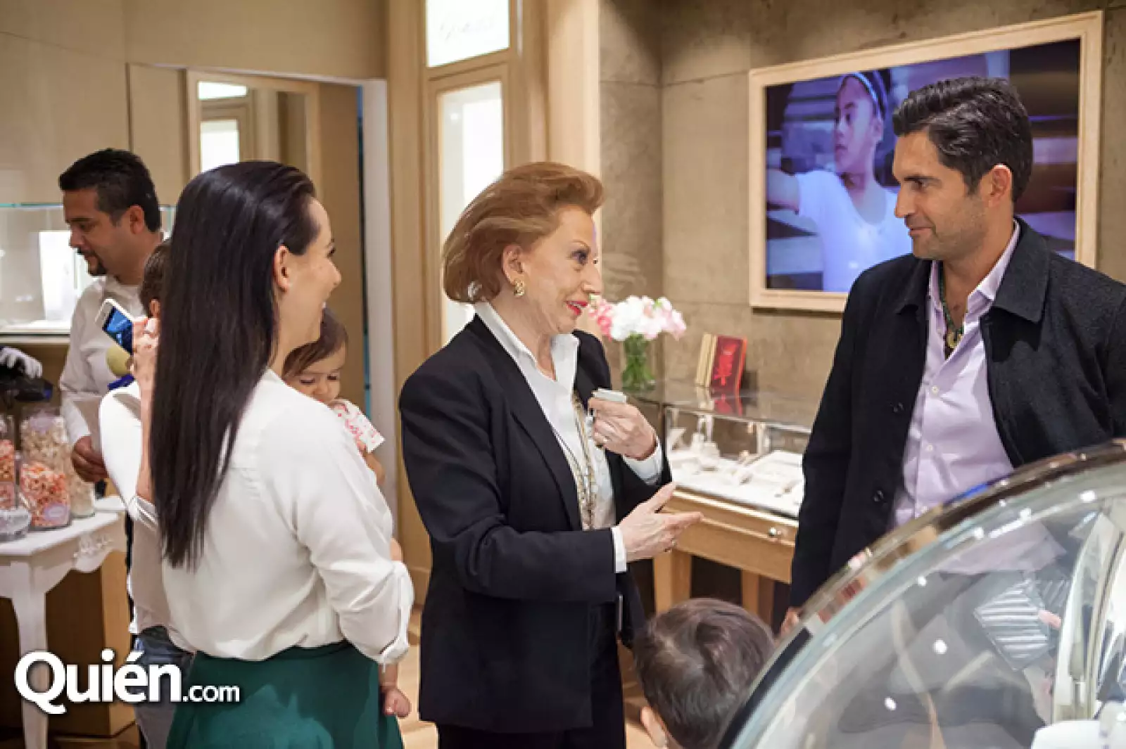 Claudia Lizaldi, Carmen Quijano y Eamonn Kneeland