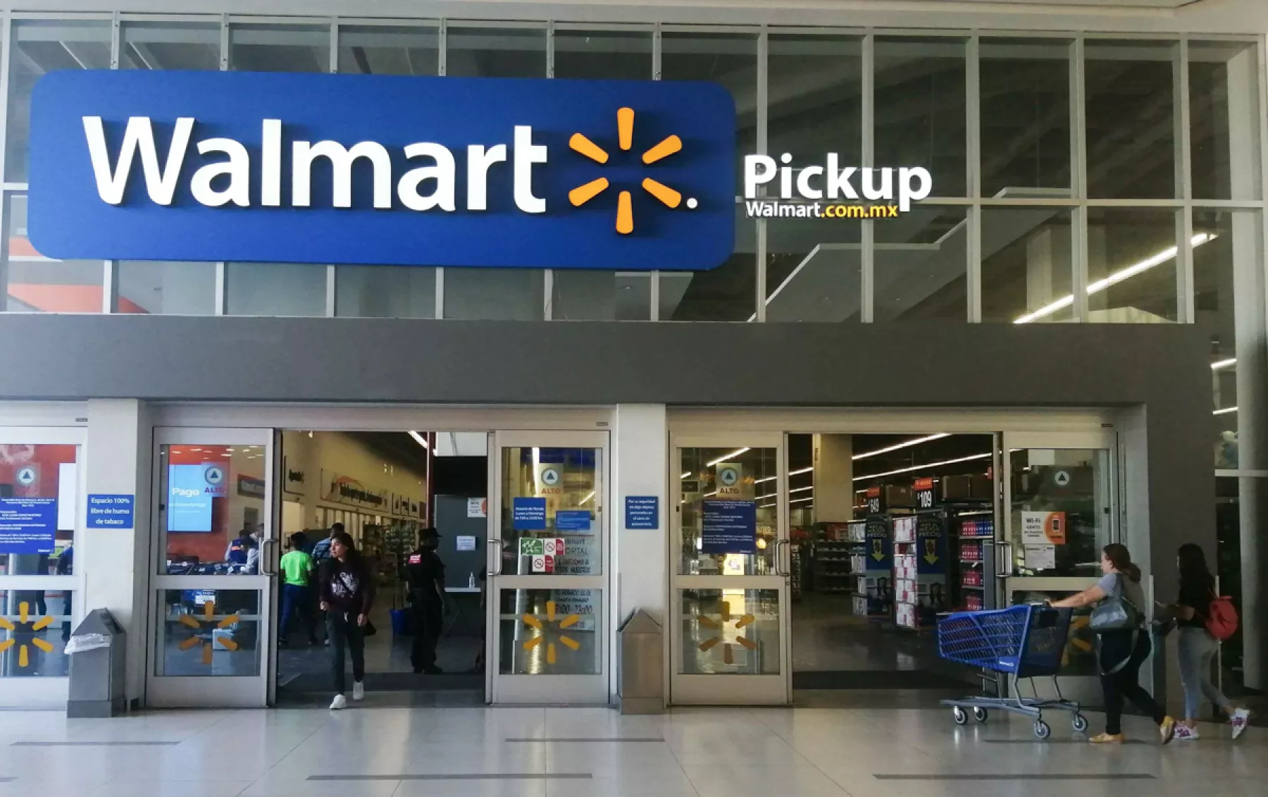 (Fachada de tienda Walmart)