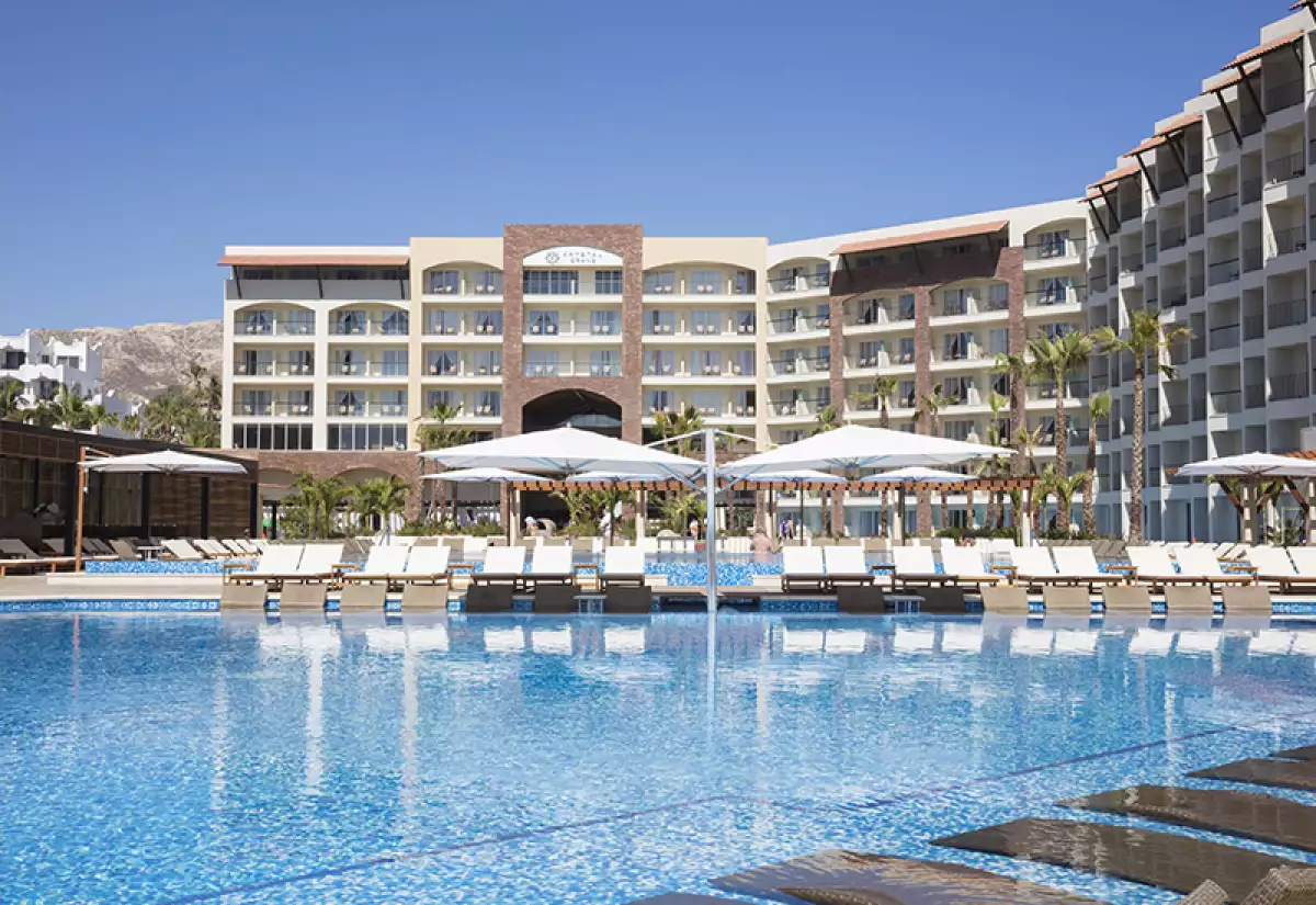 Más hoteles.