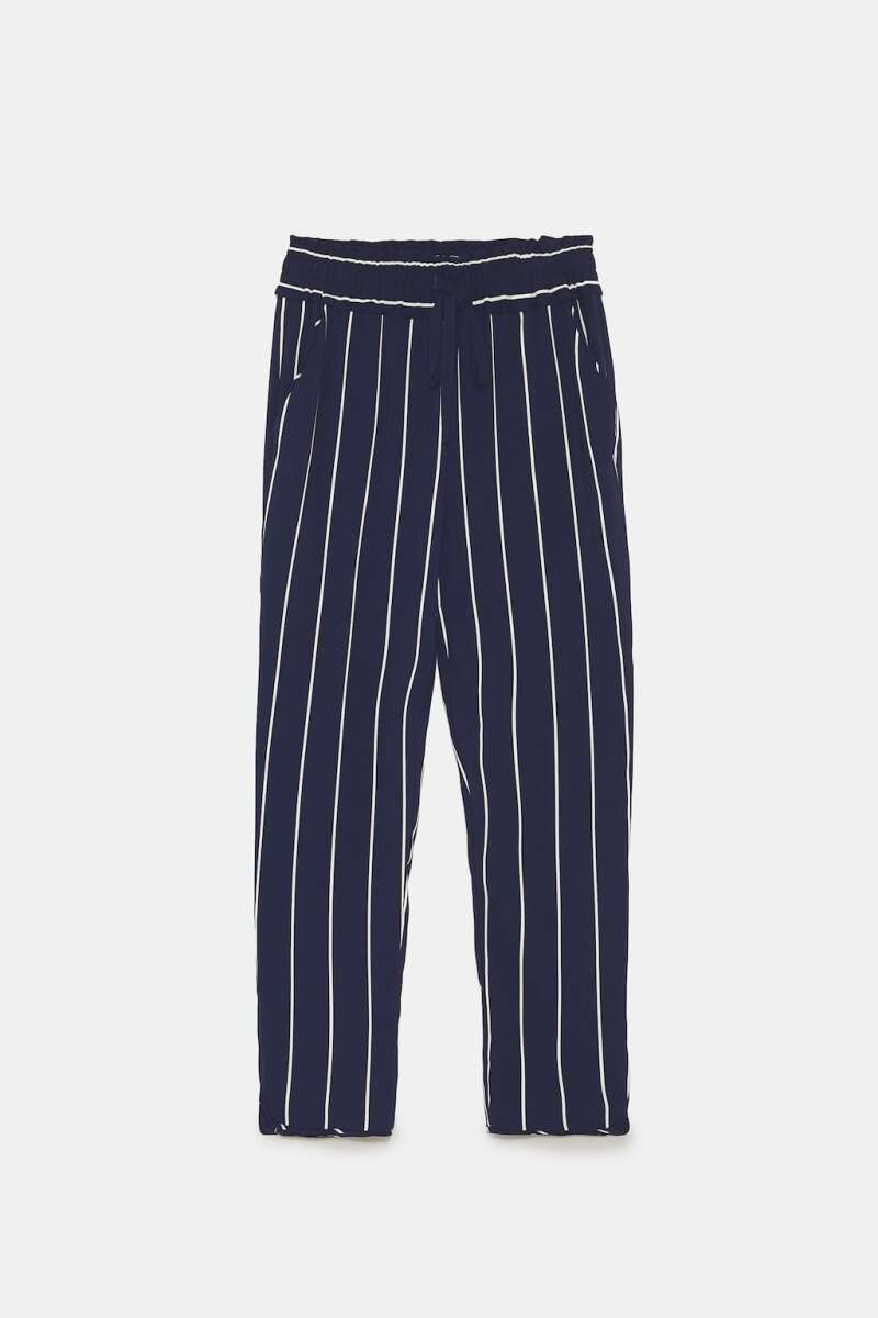 Pantalón azul marino con rayas blancas de Zara