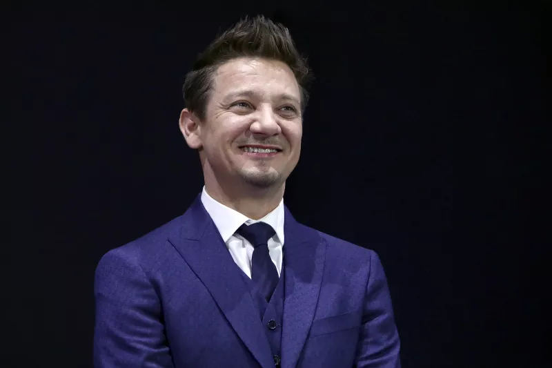 jeremy-renner-hospital