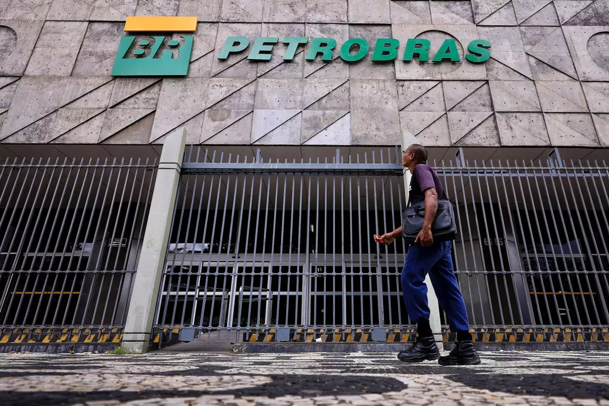 El plan de Petrobras que salvó a la petrolera brasileña y que Pemex puede replicar para salir de su crisis