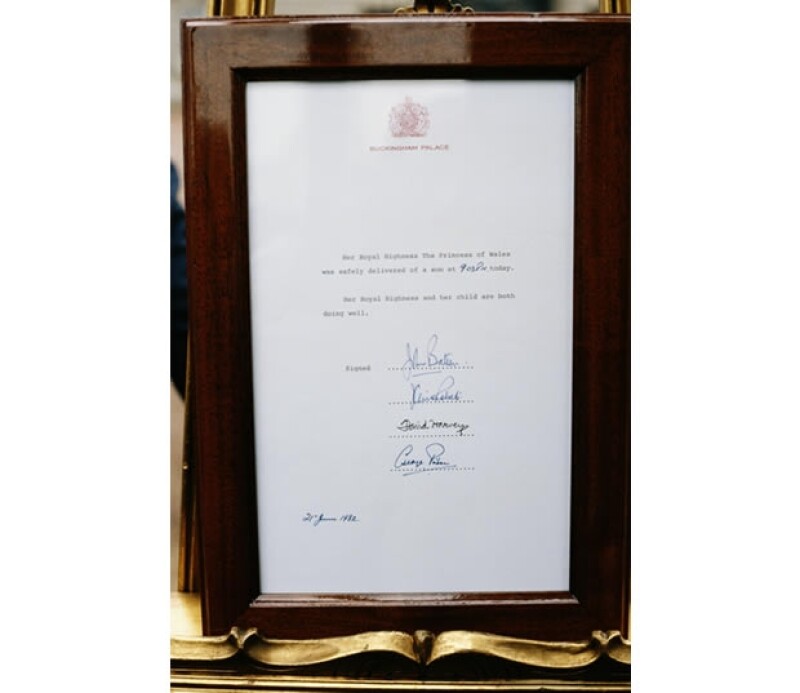 Así se anunció el nacimiento del príncipe Guillermo en el Palacio de Buckingham.