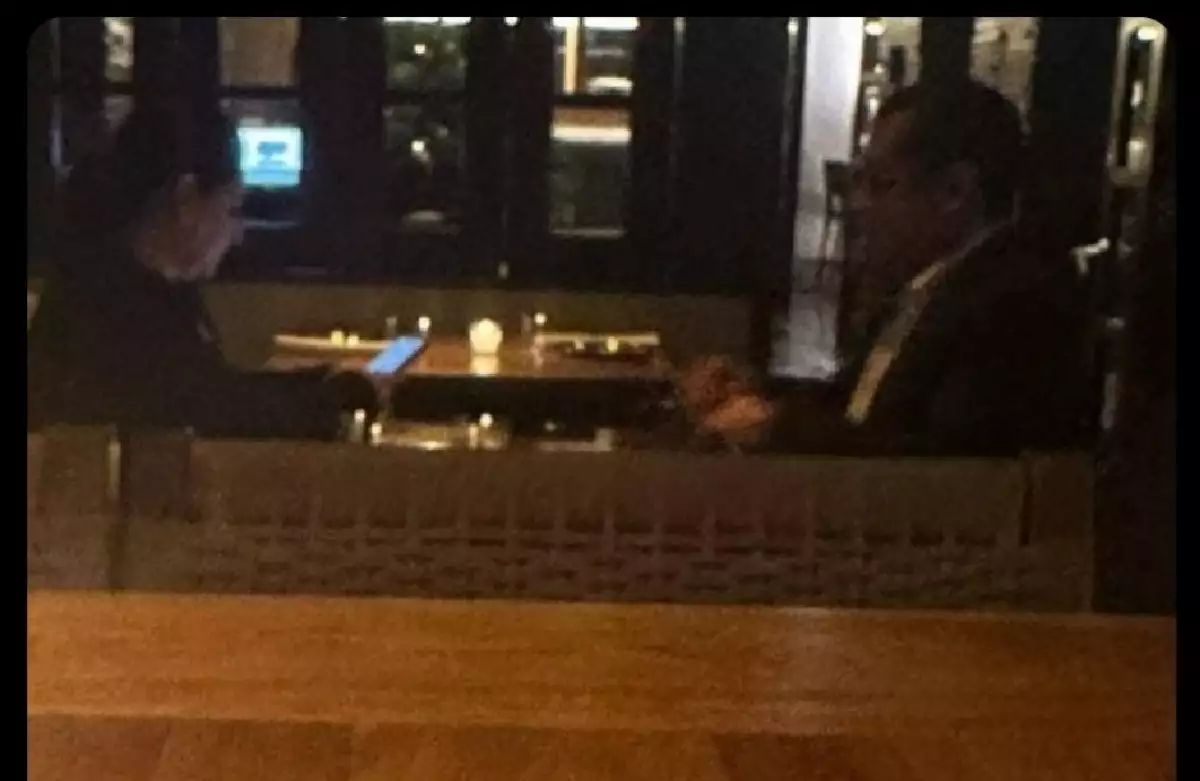 Foto de la reunión que circuló en redes sociales.