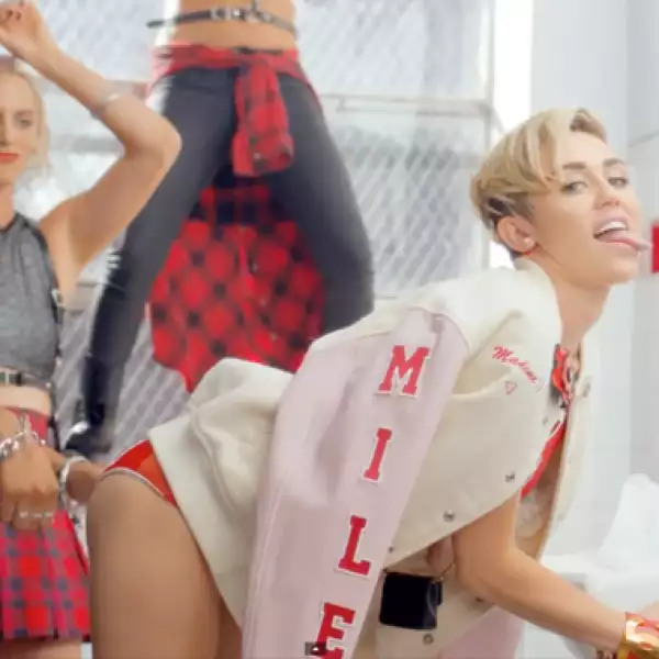 Así como sus poses, esta cara la conocemos muy bien.