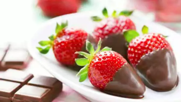 Con motivo de San Valentín, la reconocida chef mexicana compartió para Quién® deliciosos postres, ideales para una cena romántica.