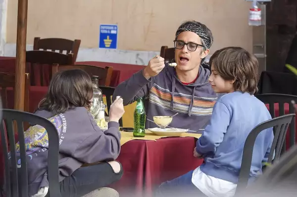 EXC Gael Garcia Bernal, Libertad Garcia Fonzi y Lazaro Bernal