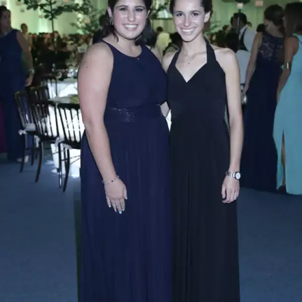 Linda Kuri y María Oliveros
