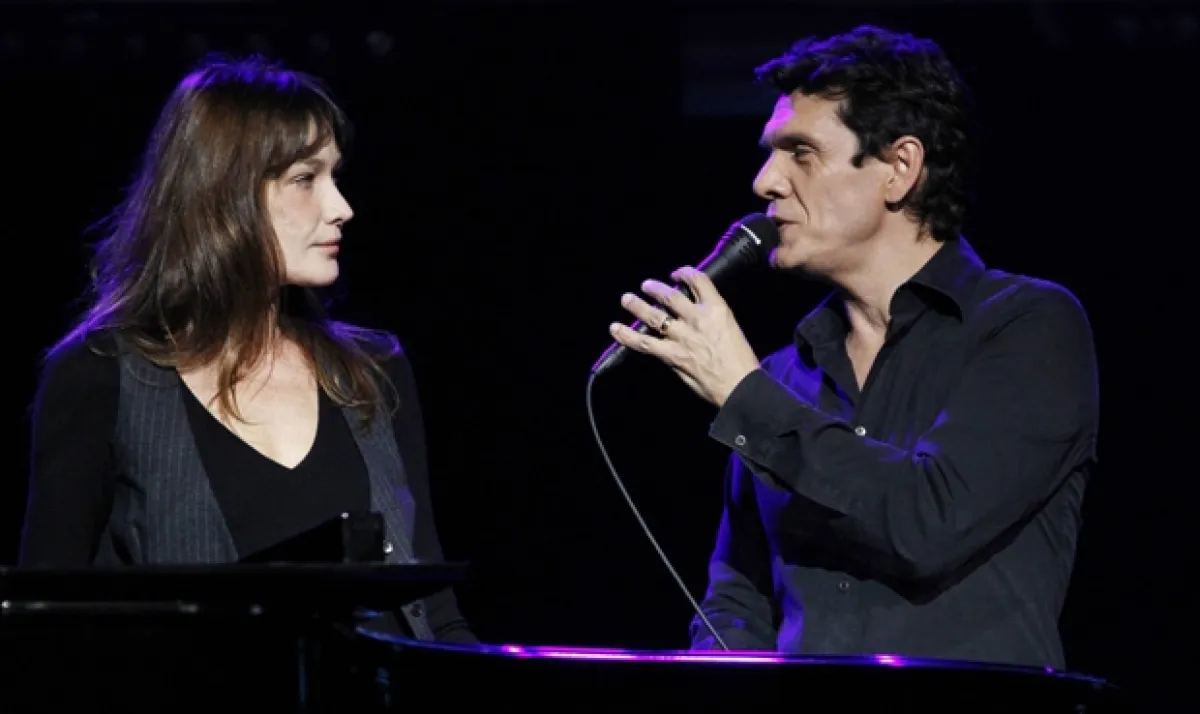 Bruni cantó al lado de Marc Lavoine