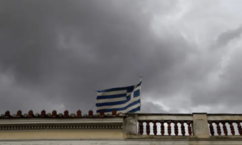 Los líderes políticos que apoyan la coalición griega rechazan los recortes salariales en el sector privado exigidos por los prestamistas. (Foto: AP)
