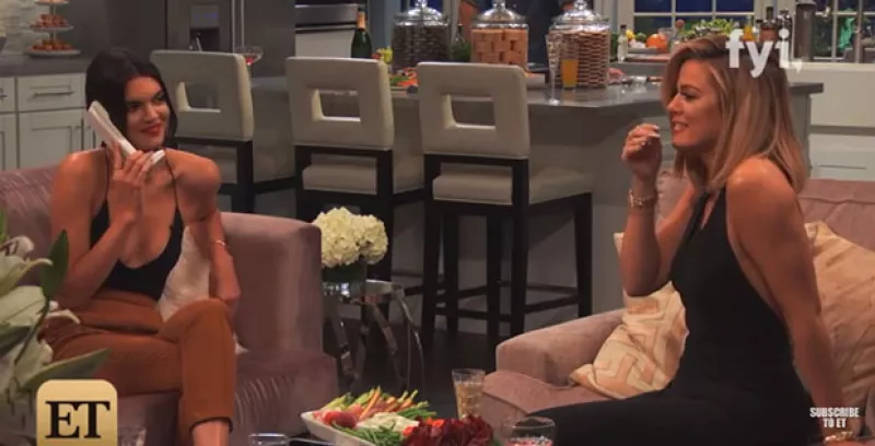 En una broma telefónica durante el nuevo programa de Khloé, la modelo hace una fuerte revelación a su hermana mayor, aunque ésta se notó más preocupada por ella misma.