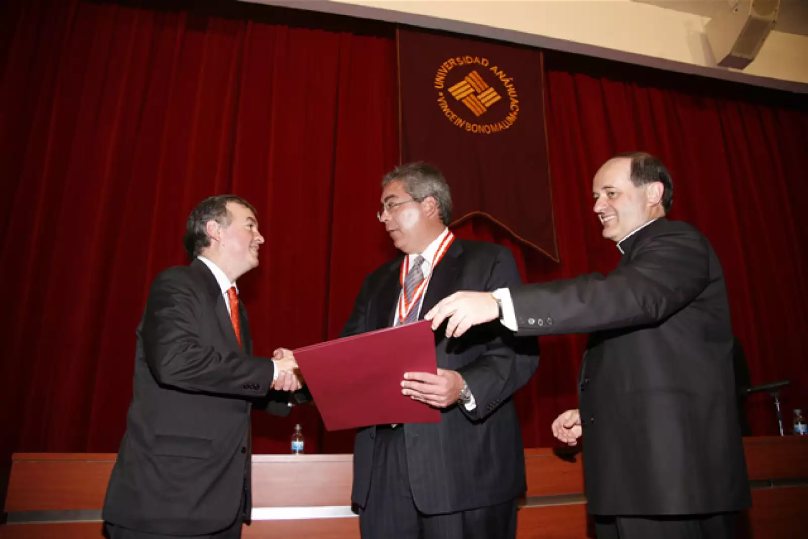 Medalla Anáhuac  a José Antonio Alonso