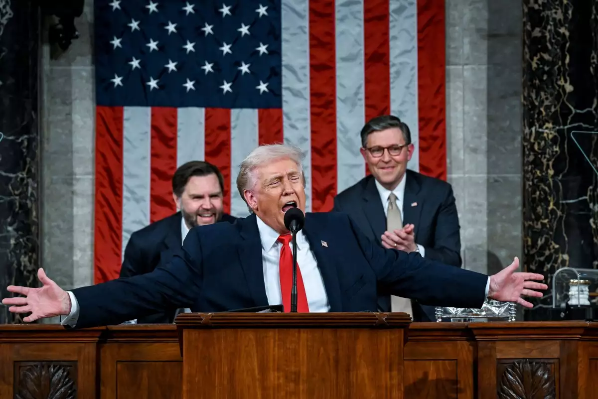 El presidente de los Estados Unidos, Donald Trump, pronuncia el primer discurso sobre el Estado de la Unión de su segundo mandato a una sesión conjunta del Congreso en la Cámara de Representantes del Capitolio de los Estados Unidos en Washington, DC, el 24 de febrero de 2026.