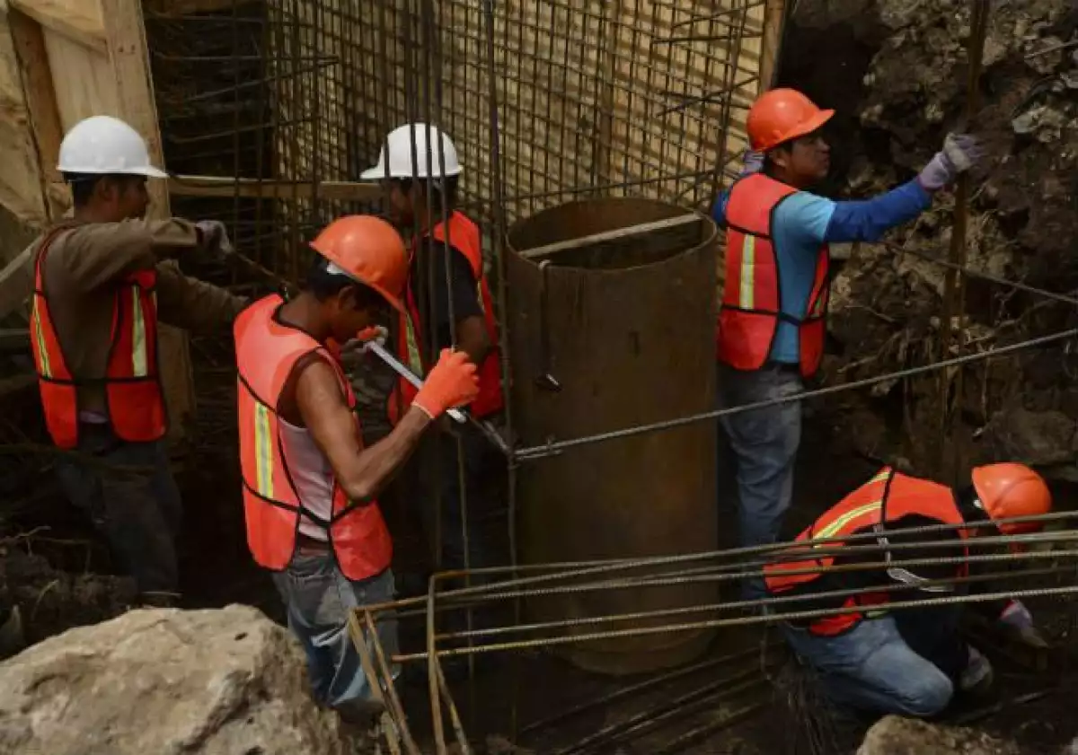 Construcci�n de pozo en Picacho
