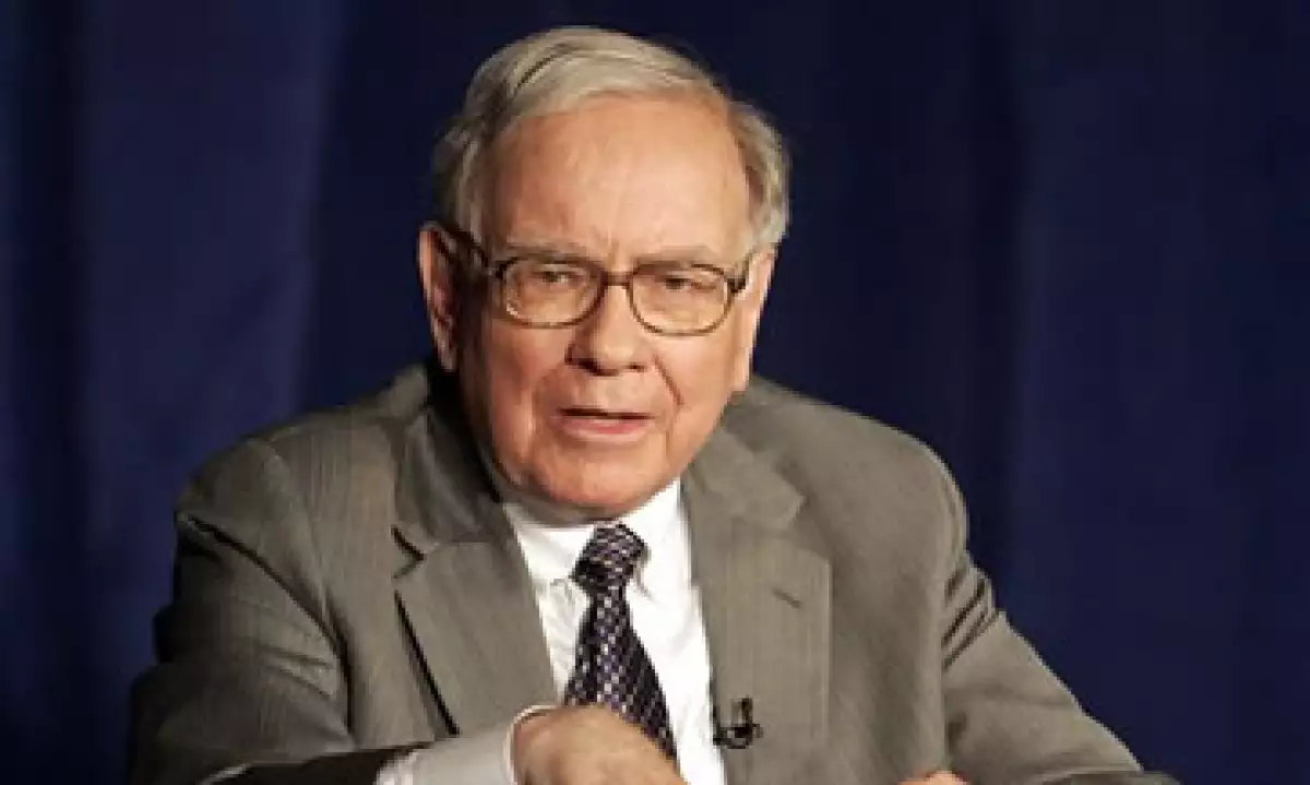 Buffett dijo que el año pasado pagó de impuestos 6.93 mdd, una cifra que consideró baja. (Foto: AP)