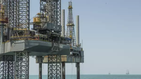 El suministro de diesel marino también se ve afectado, pues si bien las embarcaciones paradas requieren de combustible, su consumo se reduce al mínimo.