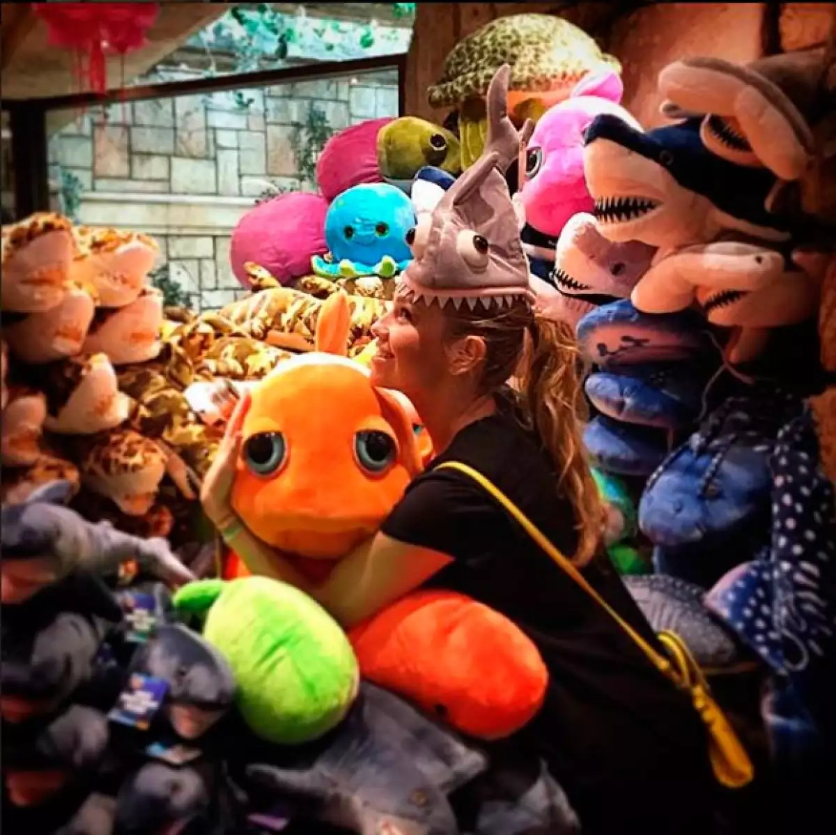 La mexicana, junto con su esposo Tommy Mottola y sus dos hijos, se encuentra divirtiéndose y de ello nos han hecho partícipes a través de las redes sociales.