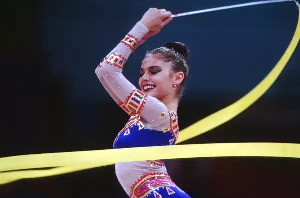 RHYTHMISCHE SPORTGYMNASTIK: OLYMPISCHE SPIELE SYDNEY 2000