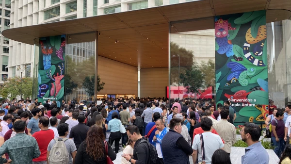 Nueva Apple Store atrae miles de fanáticos mexicanos