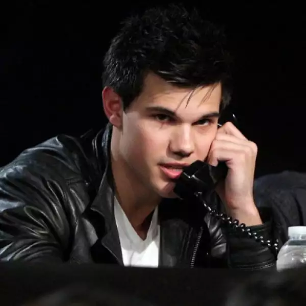 El actor durante su participación en el Teletón Hope For Haiti Now: A Global BenefitFor Earthquake Relief en los Estudios Kaufman de Queens, Nueva York.