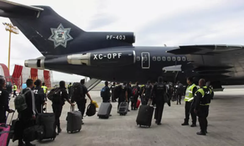 Una aeronave de la Policía Federal despegó este martes rumbo a Los Cabos, Baja California Sur, para apoyar a los afectados. (Foto: Cuartoscuro)