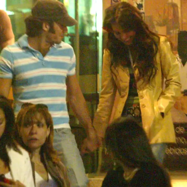 Durante su primer noviazgo, Aaron logró hacerse muy buen amigo de la familia de Kate.