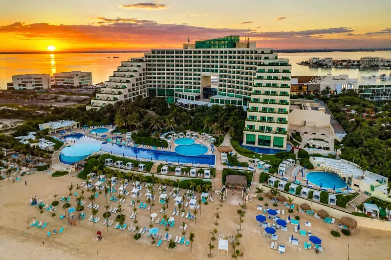 Mientras Emilio Azcárraga construía Televisa, su primo hermano apostó por otro negocio millonario 