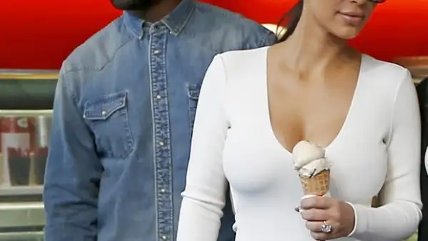 La socialité fue captada junto a Kanye West luciendo una atrevida blusa cuando compraban un helado en París.
