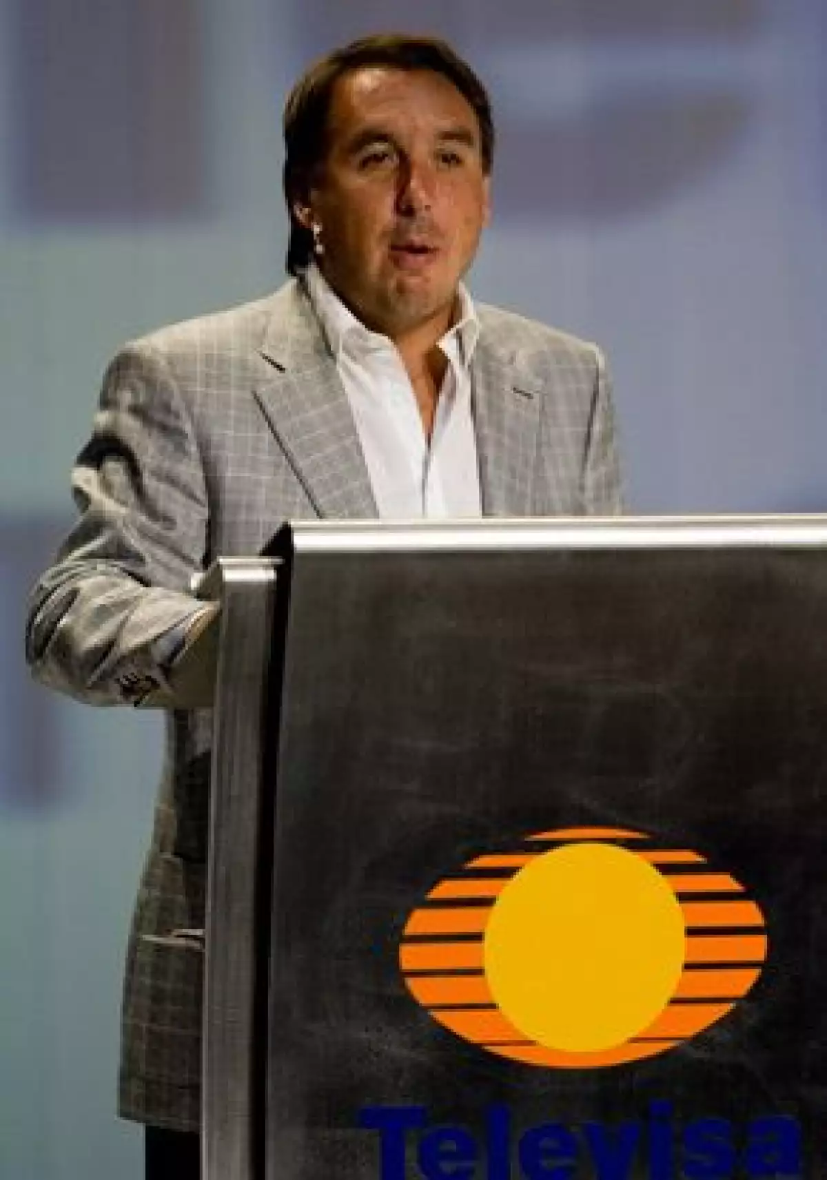 El programa será los sábados y en él dos concursantes, apoyados por alumnos de una escuela, medirán los conocimientos de su educación elemental para ganar dinero.