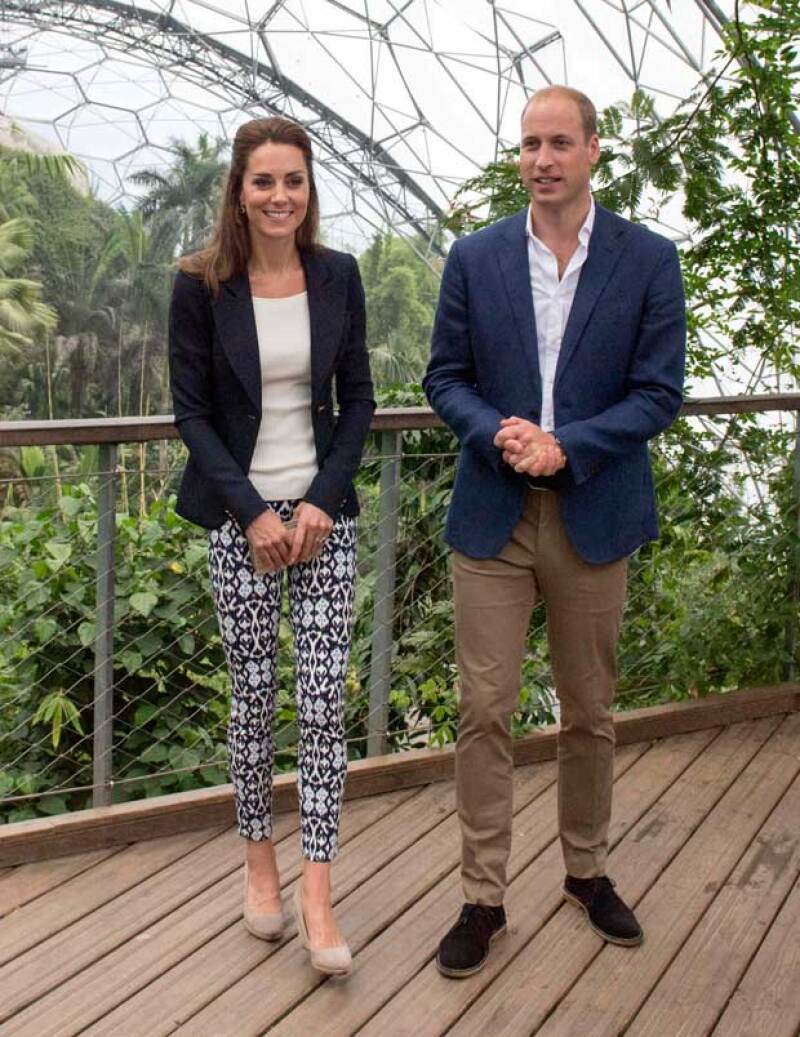 La pareja visitó el Eden Project en Cornwall antes de viajar a Sicilia.