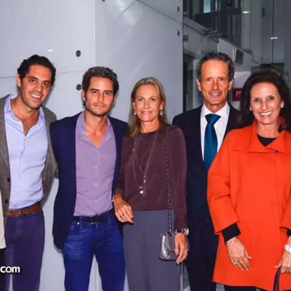 Daniela Maldonado,Carlos Morado,Diego Gómez,Lucia y Carlos Gómez con Mónica y Alejandro de Haro.