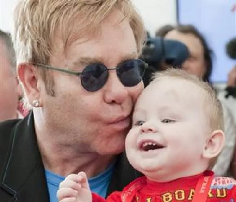 Un funcionario ucraniano dijo que el cantante es muy viejo y además no está casado.