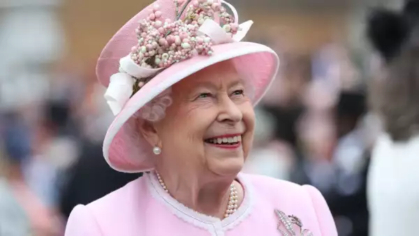 The Queen Hosts Garden Party At Buckingham Palace