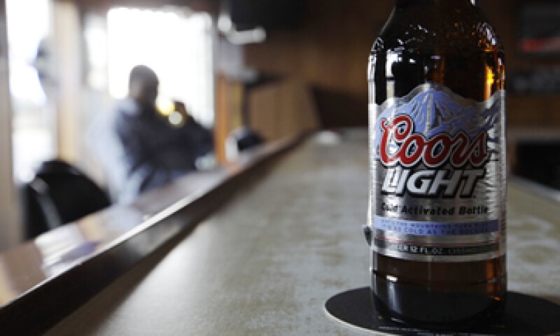 Compañías cerveceras esperan que la autoridad antimonopolio de México apoye su queja contra los contratos de exclusividad. (Foto: AP)
