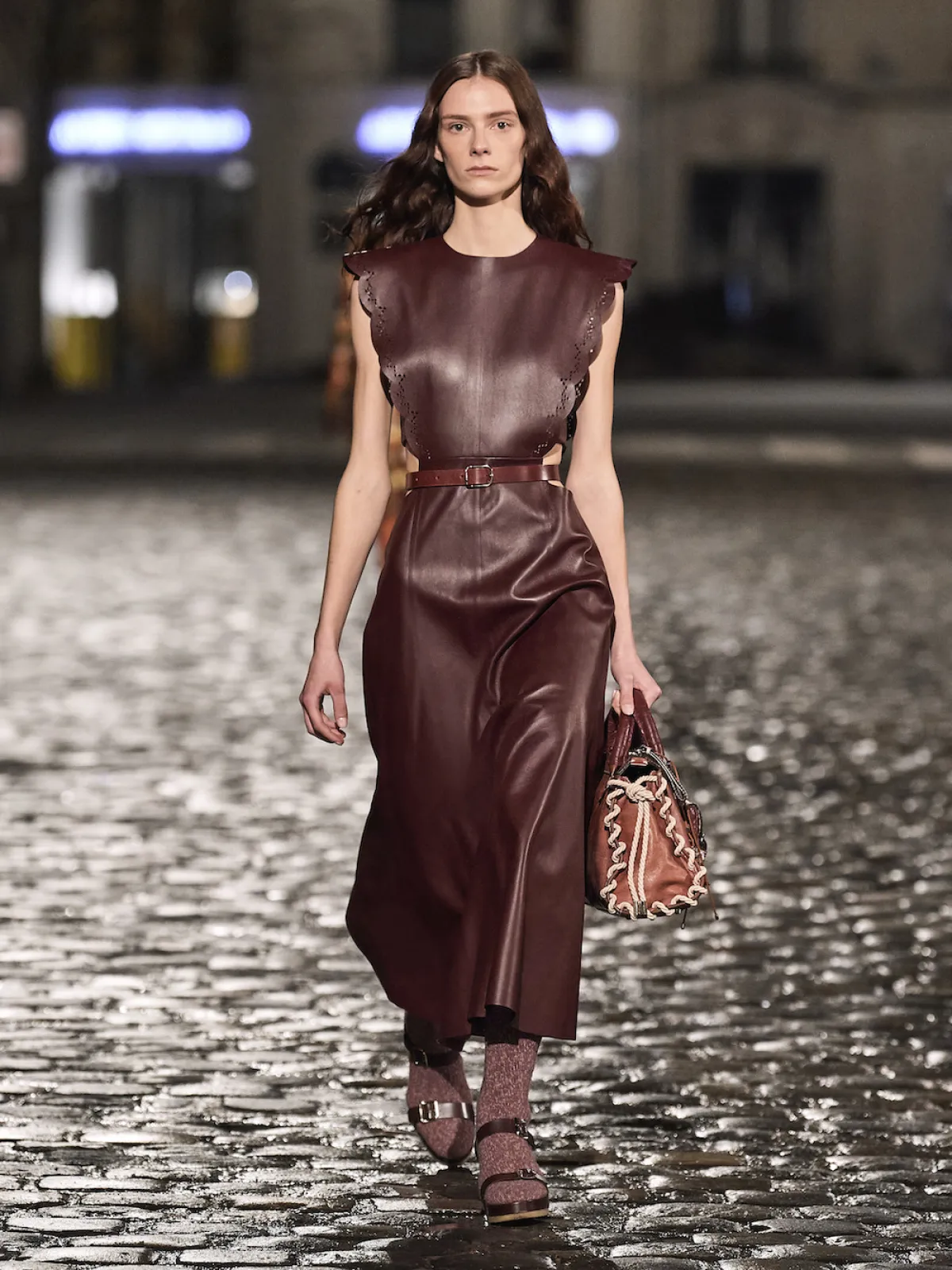 Modelo primera colección de Gabriela Hearst para Chloé. 