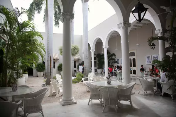 CASA T'HŌ, un refugio en para el diseño, moda y gastronomía mexicana 