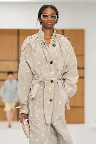 Burberry S27 007a.jpg