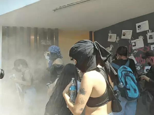 Protesta en la Fiscalía de la CDMX