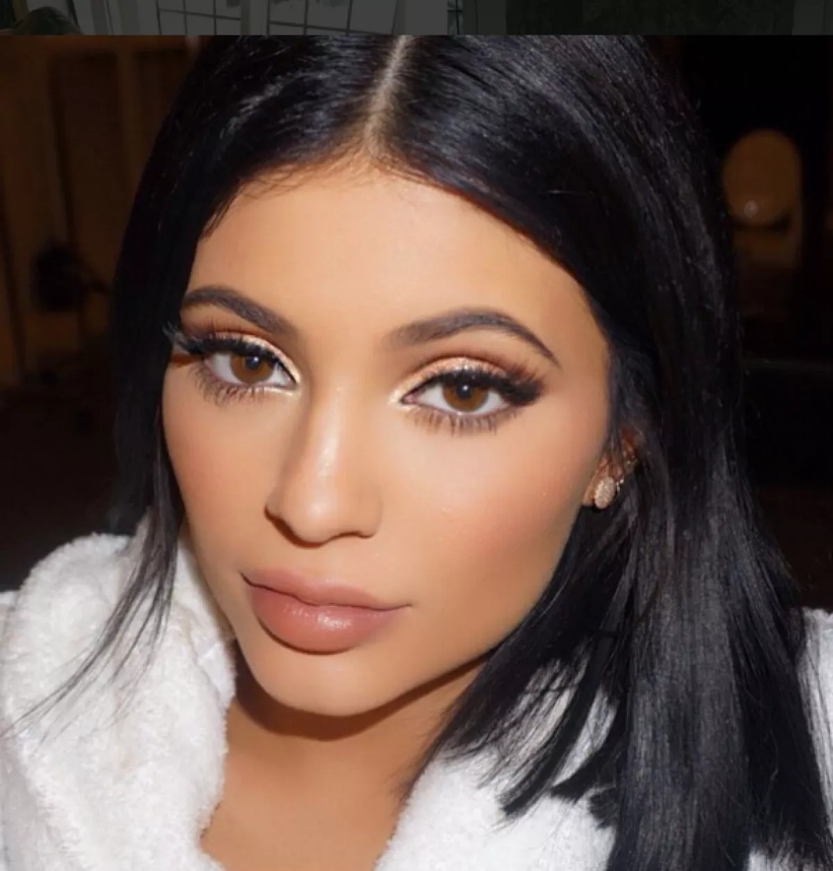La menos de las Kardashian gasta una fortuna en maquillaje, incluso aunque no se lo haga un profesional.