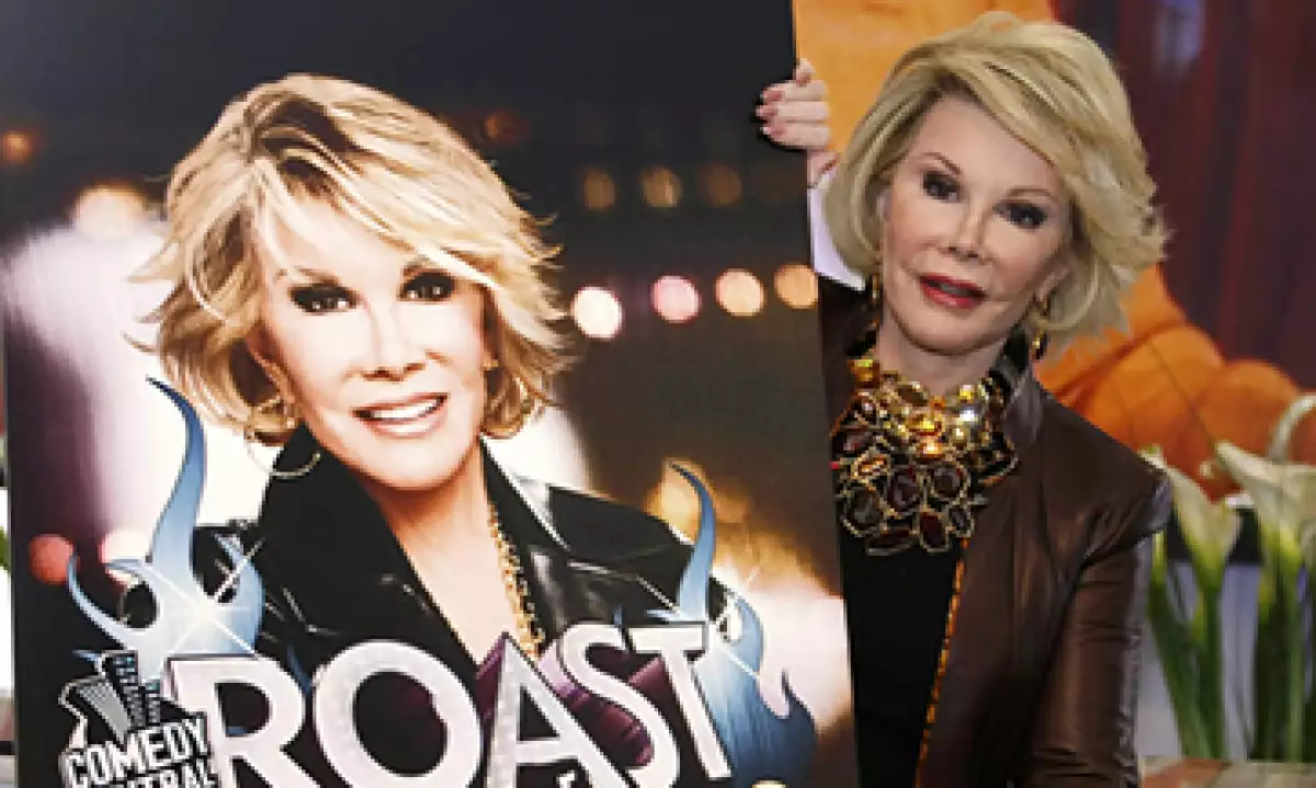 Joan Rivers dejó de respirar durante una operación de garganta. Estuvo en coma una semana. (Foto: Reuters)